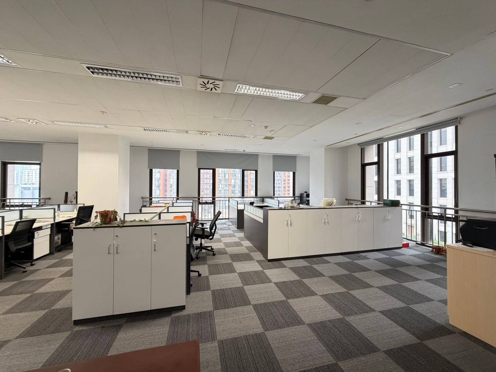 东湖国际中心 3000平米办公室 